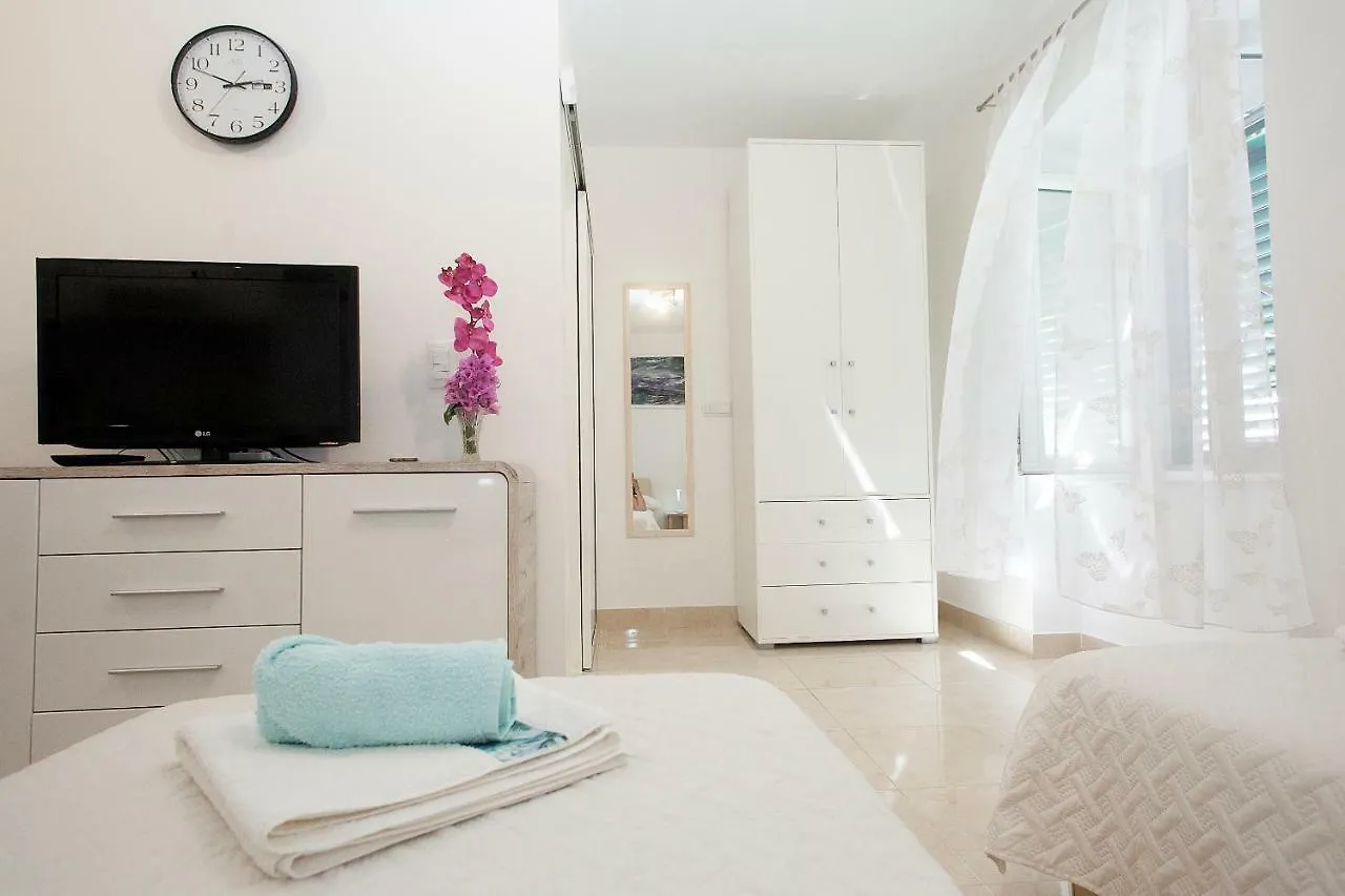 King'S Garden Studio Apartman